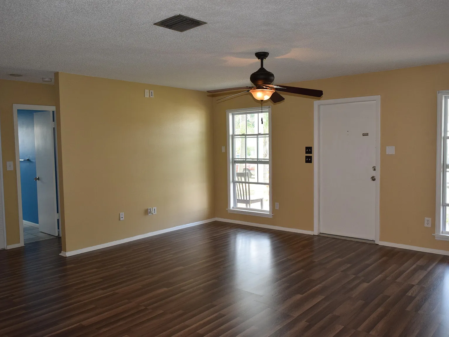 3 bed, 2.0 bath, 1460 sqft, $1,800 — Photo 4