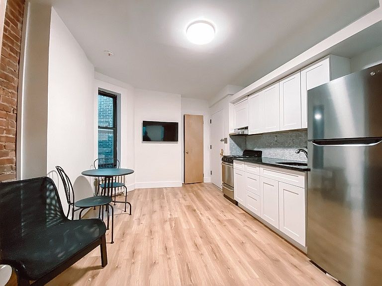 1st image of 531 W 48th St APT 19