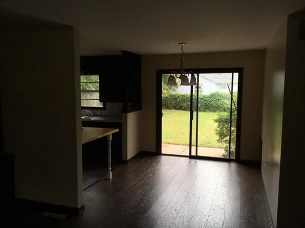 908 S Apache Dr, Wichita, KS 67207