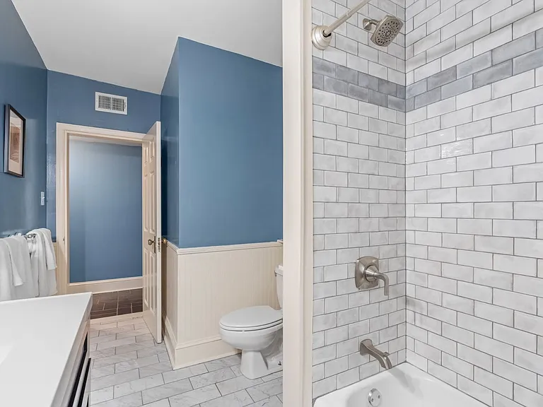 Juniper Place Condominiums — Photo 16