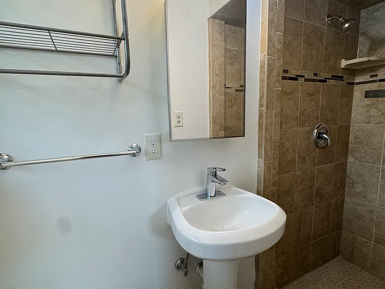106 Bryant Rd — Photo 9