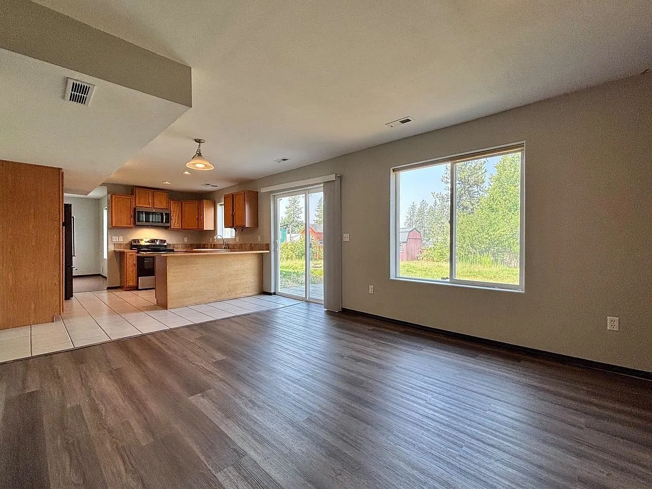 4 bed, 2056 sqft, $2,695 — Photo 2