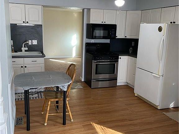 5th image of 3948 Donegal Dr