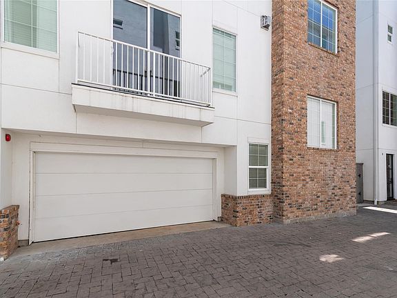 3rd image of 3821 N Braeswood Blvd Unit D