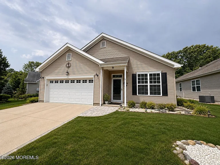 24 Lilly Dr — Photo 1