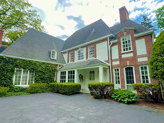 2nd image of 220 Shadowood Ln