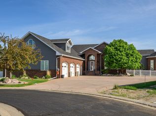 1916 Harding Pl, Bismarck, ND 58501