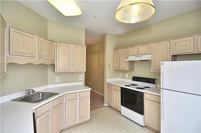 18113 Royal Bonnet Cir — Photo 4
