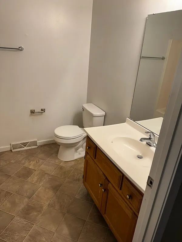 2 bed, 1.5 bath, $950 — Photo 4