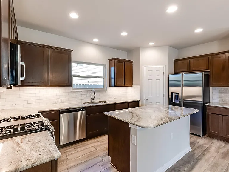 821 Falkland Trce — Photo 11