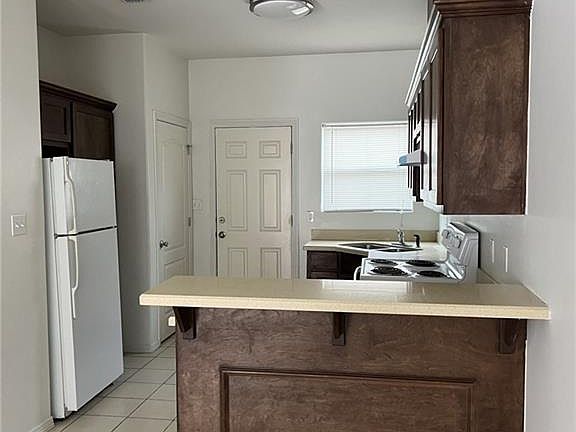 3rd image of 3004 E Diamond Head Ave