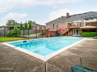 519 Nottingham Pkwy, Hurstbourne, KY 40222