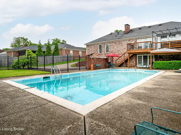 519 Nottingham Pkwy, Hurstbourne, KY 40222