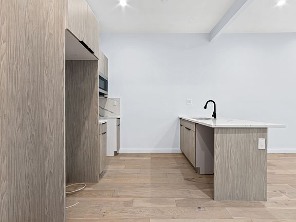 2nd image of 1091 Rogers Ave #3