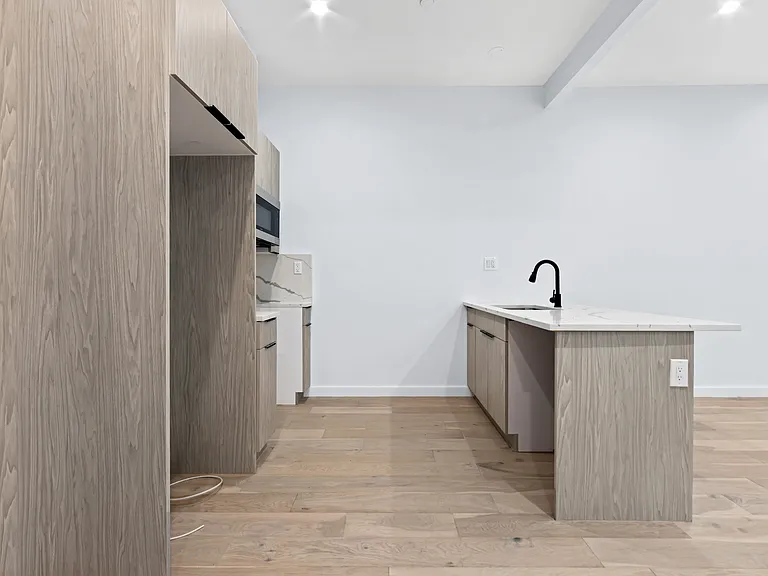 1091 Rogers Ave #3 — Photo 2