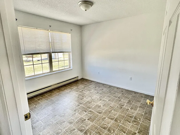 709 E Woodland St — Photo 6