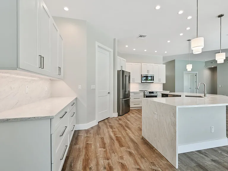 4231 Crayton Rd — Photo 14