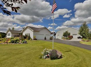 24911 E Lincoln Dr, Newman Lake, WA 99025