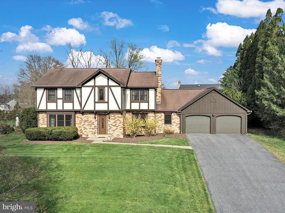 1st image of 461 Woodcrest Dr