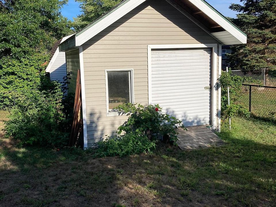 2nd image of 15142 Mitchell St