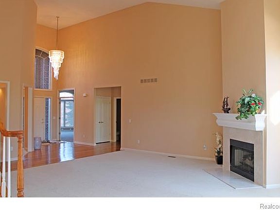 4th image of 47673 Brittany Ct