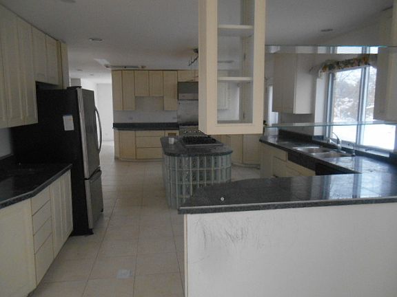 5th image of 6531 N Longmeadow Ave