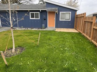 1119 11th St #B, Anacortes, WA 98221