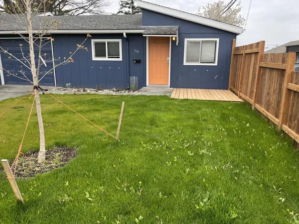 1119 11th St #B, Anacortes, WA 98221