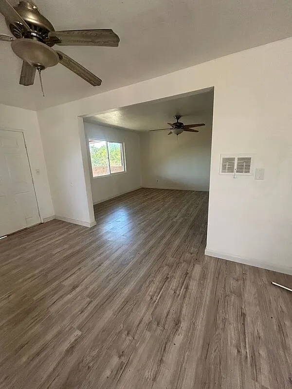 3 bed, 2.0 bath, 1800 sqft, $3,000 — Photo 4