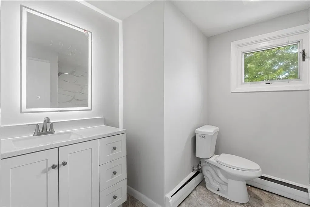 3 bed, 1.0 bath, 1008 sqft, $3,400 — Photo 3