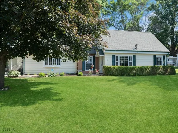 815 School St, Carlisle, IA 50047