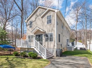 15 Orange Trl, Denville, NJ 07834