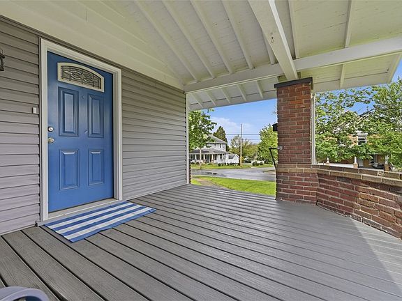 4th image of 304 Center St