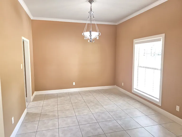 1103 Tiffany Ln — Photo 8