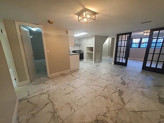 1st image of 385 Hart St #1