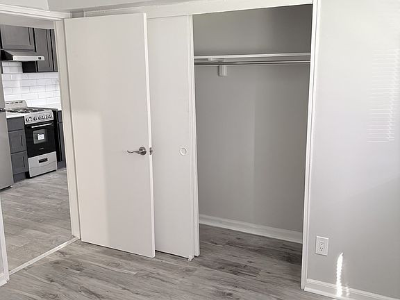 5th image of 1886 Bond St APT D