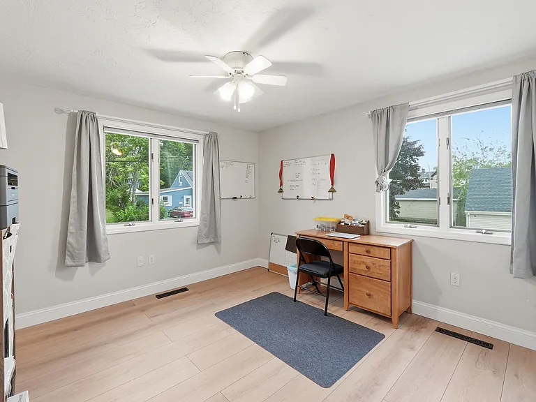 12 Lawrence St — Photo 16