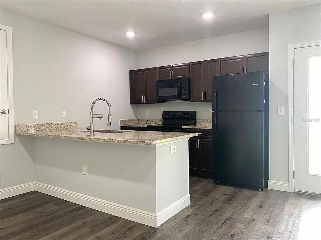 3 bed, 2.0 bath, 1162 sqft, $1,649 — Photo 4