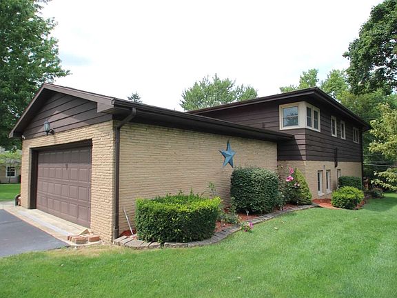 2nd image of 106 Parkway Dr