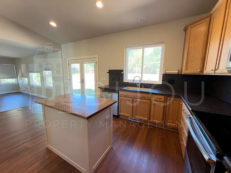 6733 Summer Grace St — Photo 7
