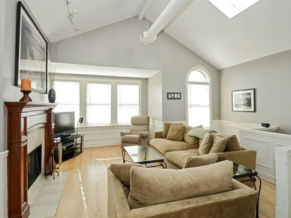 1329 N Mohawk St, Chicago, IL 60610