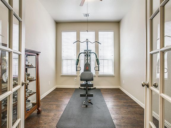 4th image of 5212 Pinewood Dr