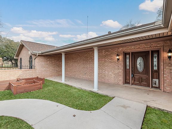 4th image of 300 Cimarron Dr