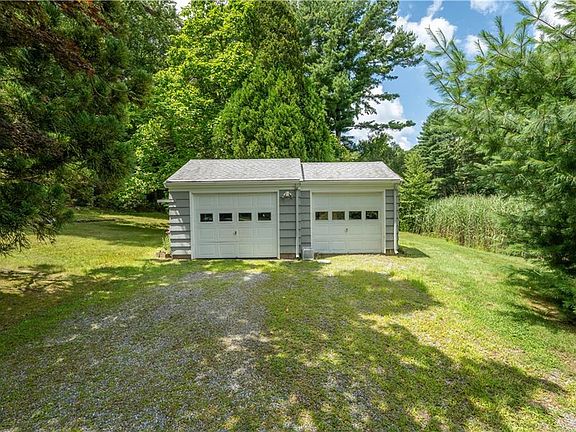4th image of 883 River Rd