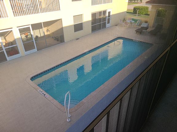 2nd image of 838 SW 47th Ter #203