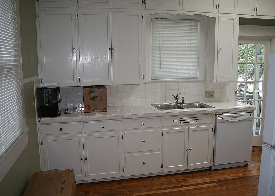 2nd image of 204 E 35th St