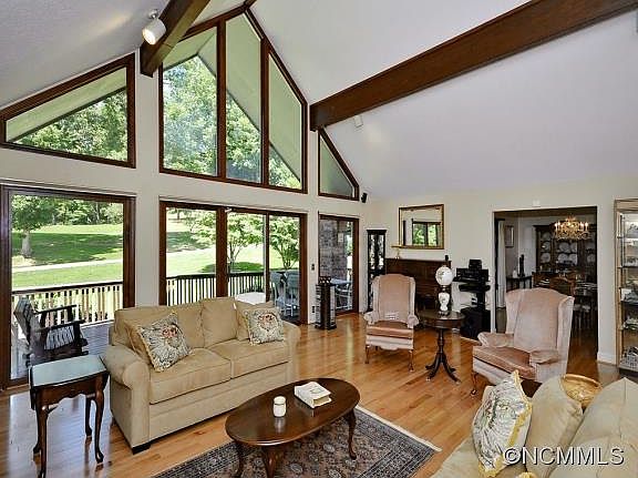 5th image of 892 High Vista Dr