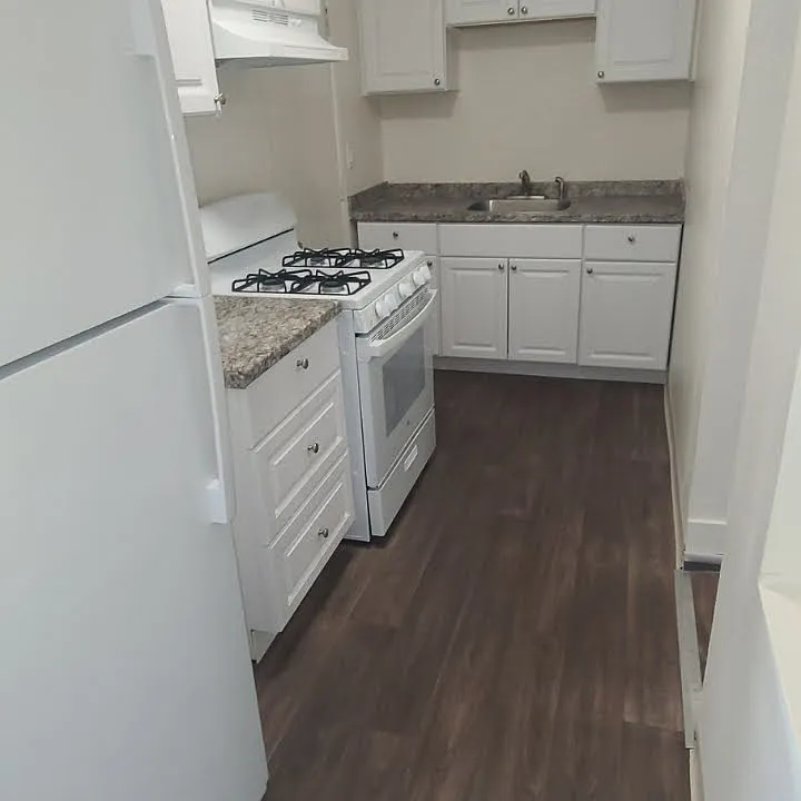 85 1/2 Madison Ave