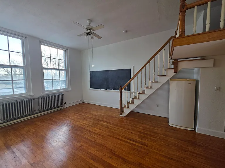 227 W Wapello St — Photo 11