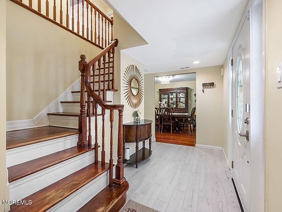 5th image of 39 School Road W